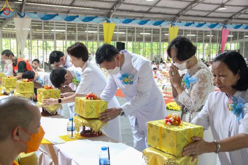 ภาพ No.82243:พิธีตักบาตรพระ 1,000 รูป ปีที่ 8 วันเสาร์ที่ 10 มิถุนายน 2566 ณ ธุดงคสถานล้านนา อ.สันทราย จ.เชียงใหม่