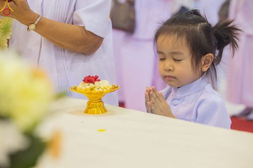 ภาพ No.78983:พิธีวางแผ่นจารึกชื่อ และพิธีวางพวงมาลัยสักการะพระบรมพุทธเจ้า ณ สภาธรรมกายสากล วัดพระธรรมกาย วันที่ 2 เมษายน พ.ศ. 2566