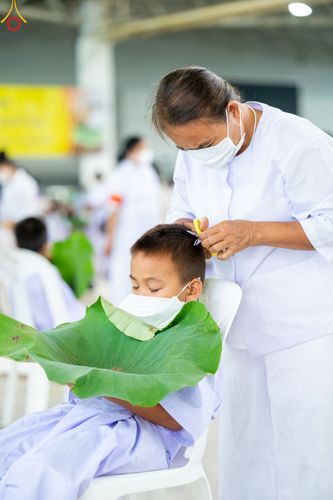 ภาพ No.78718:พิธีปลงผมนาคธรรมทายาท โครงการอบรมยุวธรรมทายาท มัชฌิมธรรมทายาท และธรรมทายาทรุ่นอุดมศึกษา ณ สภาธรรมกายสากล วัดพระธรรมกาย วันเสาร์ที่ 1 เมษายน พ.ศ. 2566