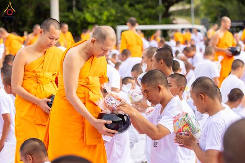 ภาพ No.341031:วันที่ 26 กรกฎาคม พ.ศ. 2569 โครงการพัฒนาคุณธรรม จริยธรรม สำหรับนักเรียนนายสิบตำรวจ (นสต.) รุ่นที่ 17 ศูนย์ฝึกอบรมตำรวจภูธรภาค 1 ได้จัดกิจกรรม ตักบาตรเพื่อน้อมอุทิศถวายเพื่อเป็นพระราชกุศลฯ  และปฏิบัติธรรม ติวธรรมมะ ณ ศูนย์ปฏิบัติธรรมเวิล์ดพีช วัลเล่ย์ (Wo