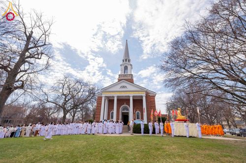 ภาพ No.319080:วันที่ 29 มีนาคม พ.ศ.2569 พิธีอัญเชิญรูปหล่อพระมงคลเทพมุนี (สด จนฺทสโร) ประดิษฐาน ณ ห้องปฏิบัติธรรม “มงคลรัตนโชติ”  วัดพระธรรมกายชิคาโก ประเทศสหรัฐอเมริกา