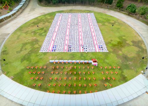 ภาพ No.340987:วันที่ 26 กรกฎาคม พ.ศ. 2569 โครงการพัฒนาคุณธรรม จริยธรรม สำหรับนักเรียนนายสิบตำรวจ (นสต.) รุ่นที่ 17 ศูนย์ฝึกอบรมตำรวจภูธรภาค 1 ได้จัดกิจกรรม ตักบาตรเพื่อน้อมอุทิศถวายเพื่อเป็นพระราชกุศลฯ  และปฏิบัติธรรม ติวธรรมมะ ณ ศูนย์ปฏิบัติธรรมเวิล์ดพีช วัลเล่ย์ (Wo