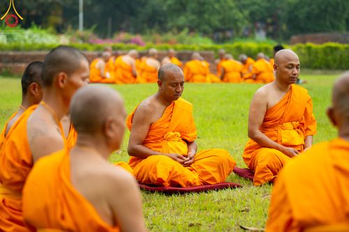 ภาพ No.314623:วันที่ 20 มีนาคม พ.ศ. 2569 พระอาจารย์ แนะนำการปฏิบัติธรรมให้แก่สามเณร  โครงการบรรพชาสามเณร 500 รูป เนปาล ณ วิหารมายาเทวี ประเทศเนปาล