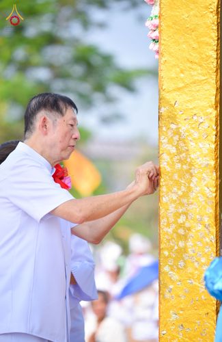 ภาพ No.327222:วันศุกร์ที่ 1 พฤษภาคม พ.ศ.2569 พิธีทอดผ้าป่า โปรยรัตนชาติ ตอกเสาเข็มมงคลต้นแรก สถาปนา “องค์พระเจดีย์เพื่อสร้างสันติภาพโลก” (แห่งแรกของภาคอีสาน) ณ ธุดงคสถานอำนาจเจริญ  อ.เมือง จ.อำนาจเจริญ