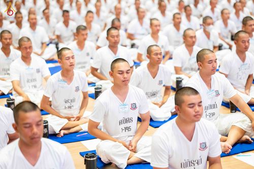 ภาพ No.341515:วันที่ 26 กรกฎาคม พ.ศ. 2569 โครงการพัฒนาคุณธรรม จริยธรรม สำหรับนักเรียนนายสิบตำรวจ (นสต.) รุ่นที่ 17 ศูนย์ฝึกอบรมตำรวจภูธรภาค 1 ได้จัดกิจกรรม  จุดเทียนรวมใจและปฏิบัติธรรมเจริญสมาธิภาวนา เพื่อน้อมอุทิศถวายเป็นพระราชกุศลฯ ณ ศูนย์ปฏิบัติธรรมเวิล์ดพีช วัลเล่