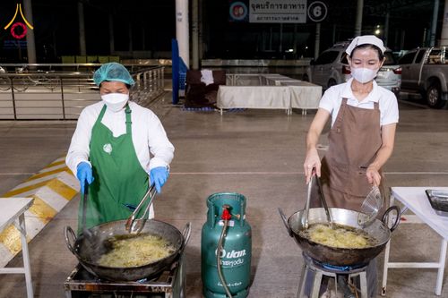 ภาพ No.303446:วันที่ 27 มกราคม พ.ศ. 2569 พิธีถวายภัตตาหารเป็นสังฆทาน แด่พระธรรมยาตรา ณ วัดพระธรรมกาย  จังหวัดปทุมธานี ในโครงการธรรมยาตรา กตัญญูบูชา มหาปูชนียาจารย์ พระมงคลเทพมุนี(สด จนฺทสโร) พระผู้ปราบมาร อนุสรณ์สถาน 7 แห่ง ปีที่ 14