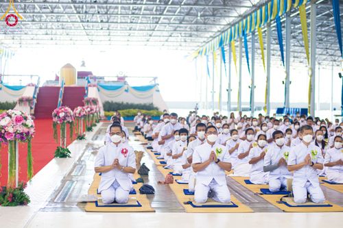 ภาพ No.87893:พิธีรำลึกนักสร้างบารมี ในวันมหารำลึกครั้งที่ 33 วันเสาร์ที่ 16 กันยายน พ.ศ. 2566 ณ หน้ารัตนบัลลังก์ สภาธรรมกายสากล วัดพระธรรมกาย