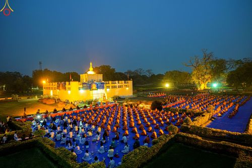ภาพ No.78198:พิธีจุดประทีปและเวียนประทักษิณถวายเป็นพุทธบูชา ในโครงการบรรพชาสามเณรหมู่ ณ ลุมพินีวัน ประเทศเนปาล  วันที่ 16 มีนาคม พ.ศ. 2566