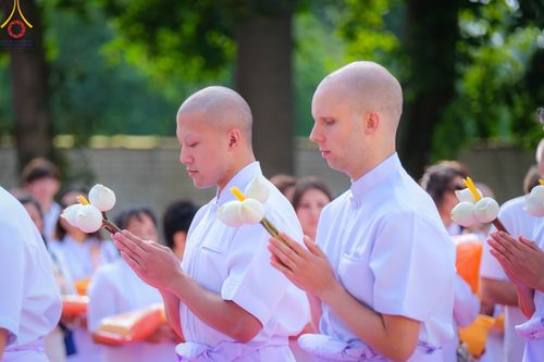 ภาพ No.83830:พิธีเวียนประทักษิณ,พิธีบรรพชาและพิธีอุปสมบทหมู่ ในโครงการอบรมพระธรรมทายาทในทวีปยุโรป  รุ่นที่ 9 วันอาทิตย์ที่ 16 กรกฎาคม พ.ศ. 2566 ณ วัดพระธรรมกายเบเนลักซ์  ประเทศเบลเยียม