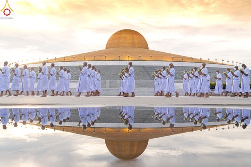 ภาพ No.84071:พิธีเวียนประทักษิณ พิธีวันทาเจดีย์ พิธีขอขมา และมอบผ้าไตร  ในโครงการบรรพชาอุปสมบทหมู่ธรรมทายาทรุ่นเข้าพรรษา และโครงการบรรพชาสามเณรโรงเรียนนานาชาติ รุ่นที่12 ในวันเสาร์ที่ 22 กรกฎาคม พ.ศ. 2566