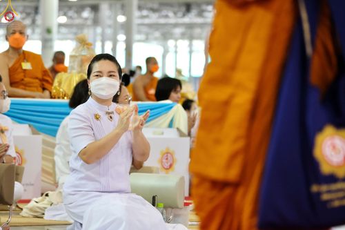 ภาพ No.85199:พิธีมุทิตาสักการะพระภิกษุ ผู้สอบได้เปรียญธรรม ๙ ประโยคระดับโลก, พิธีมอบโล่เกียรติยศและทุนการศึกษา สำนักเรียนบาลีดีเด่นทั่วประเทศ ในวันสมาธิโลก อาทิตย์ที่ 6 สิงหาคม พ.ศ. 2566 ณ สภาธรรมกายสากล วัดพระธรรมกาย