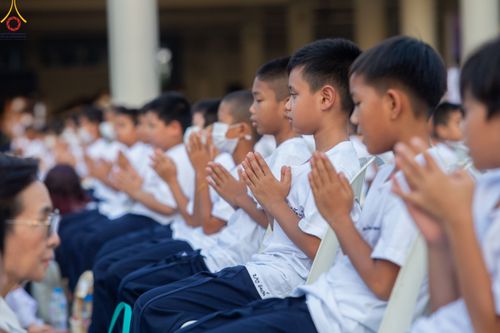 ภาพ No.78411:พิธีตัดปอยผม โครงการหน่อแก้วเปรียญธรรมรุ่นที่ 11  วันที่ 26 มีนาคม พ.ศ.2566  ณ หมู่กุฏิสามเณร อาคารค่ายจองแชมป์ วัดพระธรรมกาย