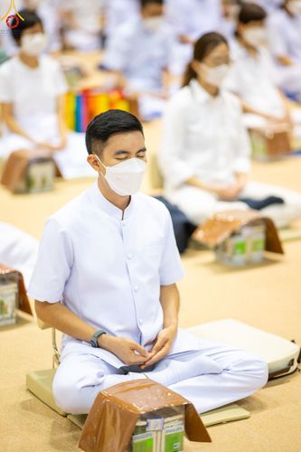 ภาพ No.84459:พิธีถวายผ้าอาบน้ำฝนและประทีปโคมไฟ ในวันอาสาฬหบูชา ณ ห้องแก้วสารพัดนึก 1 วัดพระธรรมกาย วันอังคารที่ 1 สิงหาคม พ.ศ. 2566