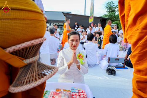 ภาพ No.313966:วันอาทิตย์ที่ 14 มีนาคม พ.ศ. 2569 ทำบุญเมืองหาดใหญ่ตักบาตรพระ 1,109 รูป เติมบุญใหญ่ หลังวิกฤตมหาอุทกภัย ณ ซุ้มประตูไชน่าทาวน์ ถนนศุภสารรังสรรค์ อ.หาดใหญ่ จ.สงขลา