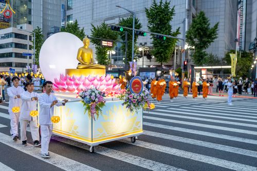 ภาพ No.81096:Lotus Lantern Festival 2023  เทศกาลโคมดอกบัว เนื่องในวันวิสาขบูชา   ของชาวพุทธทุกชาติ ทุกนิกาย ในสาธารณรัฐเกาหลีใต้ วันที่ 20-21 พฤษภาคม พ.ศ. 2566