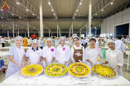 ภาพ No.303438:วันที่ 27 มกราคม พ.ศ. 2569 พิธีถวายภัตตาหารเป็นสังฆทาน แด่พระธรรมยาตรา ณ วัดพระธรรมกาย  จังหวัดปทุมธานี ในโครงการธรรมยาตรา กตัญญูบูชา มหาปูชนียาจารย์ พระมงคลเทพมุนี(สด จนฺทสโร) พระผู้ปราบมาร อนุสรณ์สถาน 7 แห่ง ปีที่ 14