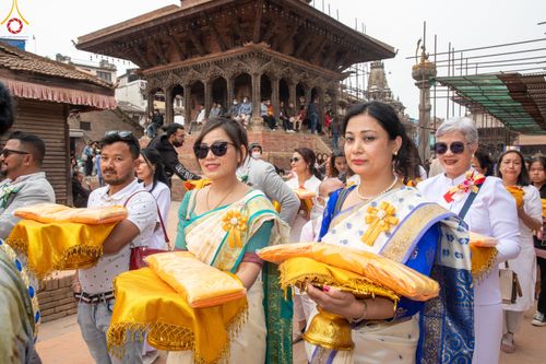 ภาพ No.77652:พิธีตัดปอยผมและปลงผมนาคธรรมทายาท ในโครงการบรรพชาสามเณรหมู่ ประเทศเนปาล วันที่ 11 มีนาคม พ.ศ.2566