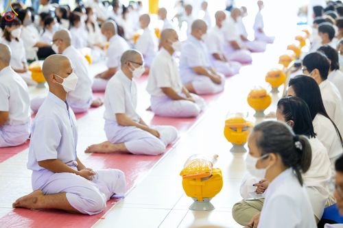 ภาพ No.82688:พิธีเวียนประทักษิณ, พิธีวันทาเจดีย์ ณ มหาธรรมกายเจดีย์  พิธีบรรพชาหมู่พระพี่เลี้ยงเข้าพรรษา, ธรรมทายาทอุดมศึกษา รุ่นที่ 50(ภาคฤดูฝน) และธรรมทายาทพุทธศาสตร์สากล รุ่นที่ 7 (ภาคฤดูฝน) วันเสาร์ที่ 17 มิถุนายน พ.ศ. 2566 ณ  โบสถ์พระไตรปิฎก วัดพระธรรมกาย จ.ปทุม