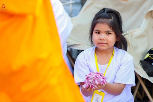 ภาพ No.295163:วันที่ 14 มกราคม พ.ศ. 2569 พิธีต้อนรับพระธรรมยาตรา อนุสรณ์สถานลำดับที่ 4  สถานที่เกิดด้วยกายธรรม ณ วัดโบสถ์บน ต.บางคูเวียง จ.นนทบุรี ในโครงการธรรมยาตรา กตัญญูบูชา มหาปูชนียาจารย์ พระมงคลเทพมุนี(สด จนฺทสโร) พระผู้ปราบมาร อนุสรณ์สถาน 7 แห่ง ปีที่ 14