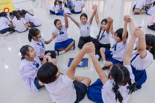 ภาพ No.282076:วันศุกร์ที่ 19 ธันวาคม พ.ศ. 2568 พิธีมอบโล่และใบประกาศเกียรติคุณ โครงการเจริญพระพุทธมนต์ธัมมจักกัปปวัตตนสูตร และวันรวมพลังเด็กดีV-Star ดาวแห่งความดี ผู้นำฟื้นฟูศีลธรรมโลกจังหวัดสระบุรี ณ ศูนย์ปฏิบัติธรรมสระบุรี