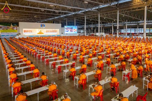 ภาพ No.305668:วันที่ 29 มกราคม พ.ศ. 2569 พิธีถวายภัตตาหารเป็นสังฆทาน แด่พระธรรมยาตรา ณ วัดพระธรรมกาย  จังหวัดปทุมธานี ในโครงการธรรมยาตรา กตัญญูบูชา มหาปูชนียาจารย์ พระมงคลเทพมุนี(สด จนฺทสโร) พระผู้ปราบมาร อนุสรณ์สถาน 7 แห่ง ปีที่ 14