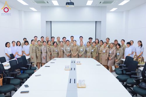 ภาพ No.311471:วันจันทร์ที่ 23 กุมภาพันธ์ พ.ศ. 2569 เปิดโลกทัศน์ผู้บริหารสถานศึกษายุคใหม่ เรียนรู้ต้นแบบการพัฒนาคนผ่านพลัง “บวร–V-Star” ผู้เข้ารับการพัฒนาตามโครงการ สพฐ. ศึกษาดูงานวัดพระธรรมกาย เสริมภาวะผู้นำคุณธรรมสู่การบริหารโรงเรียนอย่างยั่งยืน ณ อาคาร 100 ปี คุณยาย