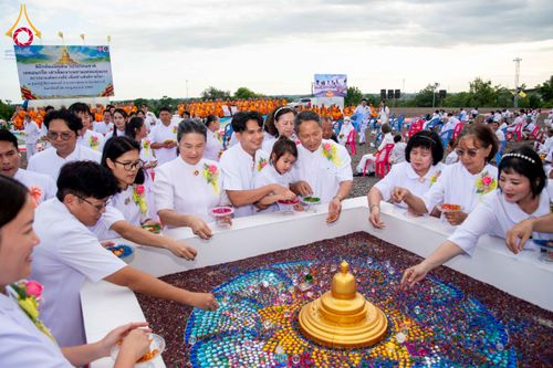 ภาพ No.342051:วันอาทิตย์ที่ 26 กรกฎาคม พ.ศ.2569 พิธีทอดผ้าป่า กลั่นแผ่นดิน โปรยรัตนชาติ   และเทคอนกรีต เสาเข็มเจาะมหามงคลแห่งแรก   สถาปนาองค์พระเจดีย์เพื่อสร้างสันติภาพโลก ณ ศูนย์ปฏิบัติธรรมสระบุรี อ.พระพุทธบาท จ.สระบุรี