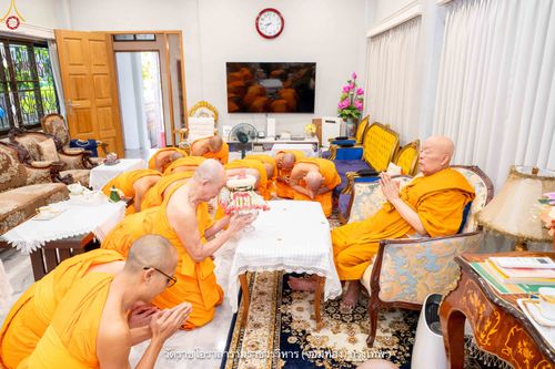 ภาพ No.342135:วันศุกร์ที่ 31 กรกฎาคม พ.ศ.2569 พระภิกษุวัดพระธรรมกาย ทำวัตรพระผู้ใหญ่เนื่องในวันเข้าพรรษา