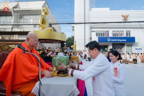 ภาพ No.336882:วันเสาร์ที่ 27 มิถุนายน 2569 พิธีตักบาตรพระ 1,345 รูป  ณ ข่วงสันกำแพง อำเภอสันกำแพง จังหวัดเชียงใหม่