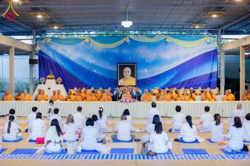 ภาพ No.288298:วันที่ 5 มกราคม พ.ศ. 2569 พิธีถวายภัตตาหารเป็นสังฆทาน แด่พระธรรมยาตรา ในโครงการธรรมยาตรา กตัญญูบูชา มหาปูชนียาจารย์ พระมงคลเทพมุนี(สด จนฺทสโร) พระผู้ปราบมาร อนุสรณ์สถาน 7 แห่ง ปีที่ 14 ณ อนุสรณ์สถานมหาวิหารพระมงคลเทพมุนี (โลตัสแลนด์) อ.สองพี่น้อง จ.สุพรร