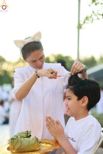 ภาพ No.78490:พิธีตัดปอยผม โครงการหน่อแก้วเปรียญธรรมรุ่นที่ 11  วันที่ 26 มีนาคม พ.ศ.2566  ณ หมู่กุฏิสามเณร อาคารค่ายจองแชมป์ วัดพระธรรมกาย