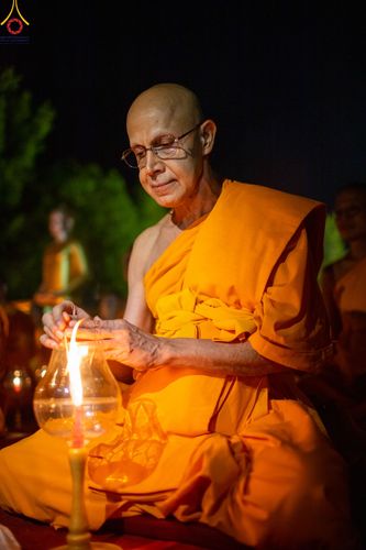 ภาพ No.82042:พิธีจุดวิสาขประทีป 22,000 ดวงและโคมลอย 3,000 ดวง ( Festival  lampion Vesak Indonesia) ณ มหาเจดียบรมพุทโธ อินโดนีเซีย  วันอาทิตย์ที่ 4 มิ.ย. พ.ศ.2566