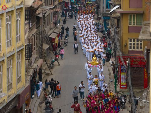 ภาพ No.77686:พิธีตัดปอยผมและปลงผมนาคธรรมทายาท ในโครงการบรรพชาสามเณรหมู่ ประเทศเนปาล วันที่ 11 มีนาคม พ.ศ.2566