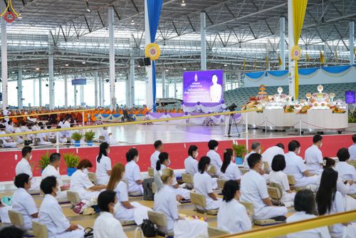 ภาพ No.81546:พิธีตักบาตร ข้าวสารอาหารแห้ง และพิธีบูชาข้าวพระ ณ สภาธรรมกายสากล วัดพระธรรมกาย วันเสาร์ที่ 3 มิถุนายน 2566