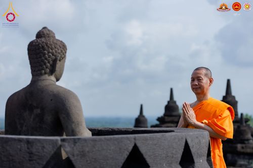 ภาพ No.280124:วันที่ 31 ธันวาคม พ.ศ. 2568 เดินธรรมยาตราที่บรมพุทธโธ อินโดนีเซีย