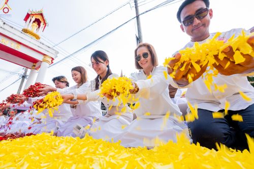 ภาพ No.295003:วันที่ 14 มกราคม พ.ศ. 2569 พิธีต้อนรับพระธรรมยาตรา อนุสรณ์สถานลำดับที่ 4  สถานที่เกิดด้วยกายธรรม ณ วัดโบสถ์บน ต.บางคูเวียง จ.นนทบุรี ในโครงการธรรมยาตรา กตัญญูบูชา มหาปูชนียาจารย์ พระมงคลเทพมุนี(สด จนฺทสโร) พระผู้ปราบมาร อนุสรณ์สถาน 7 แห่ง ปีที่ 14