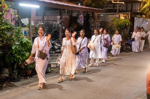 ภาพ No.297225:วันที่ 17 มกราคม พ.ศ. 2569 พิธีจุดประทีปถวายเป็นพุทธบูชา และบูชาธรรมมหาปูชนียาจารย์ (ภาพชุดที่ 2) ณ วัดโบสถ์บน ต.บางคูเวียง จ.นนทบุรี อนุสรณ์สถานลำดับที่ 4 สถานที่เกิดด้วยกายธรรม ในโครงการธรรมยาตรา กตัญญูบูชา มหาปูชนียาจารย์ พระมงคลเทพมุนี(สด จนฺทสโร) พร