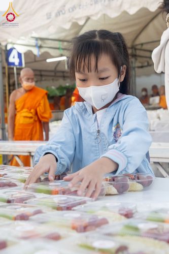 ภาพ No.296683:วันที่ 18 มกราคม พ.ศ. 2569 พิธีถวายภัตตาหารเป็นสังฆทาน แด่พระธรรมยาตรา ณ วัดโบสถ์บน ต.บางคูเวียง จ.นนทบุรี อนุสรณ์สถานลำดับที่ 4 สถานที่เกิดด้วยกายธรรม ในโครงการธรรมยาตรา กตัญญูบูชา มหาปูชนียาจารย์ พระมงคลเทพมุนี(สด จนฺทสโร) พระผู้ปราบมาร อนุสรณ์สถาน 7 แ