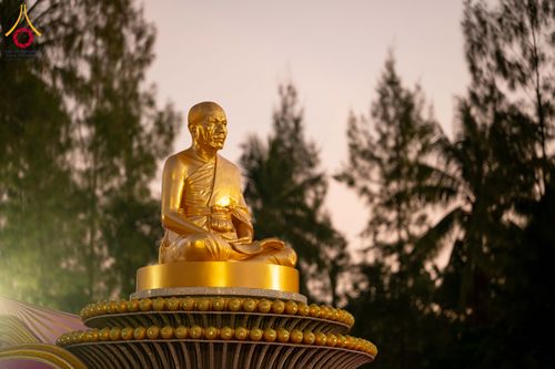 ภาพ No.290586:วันที่ 8 มกราคม พ.ศ. 2569 พระธรรมยาตราปฏิบัติธรรม และถ่ายภาพหมู่ประวัติศาสตร์ ในโครงการธรรมยาตรา กตัญญูบูชามหาปูชนียาจารย์ พระมงคลเทพมุนี(สด จนฺทสโร) พระผู้ปราบมาร อนุสรณ์สถาน 7 แห่ง ปีที่ 14 ณ อนุสรณ์สถานคลองบางนางแท่น อ.สามพราน จ.นครปฐม