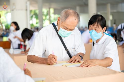 ภาพ No.90529:พิธีบุพเปตพลี  ครั้งที่ 141 ร่วมอุทิศบุญแด่หมู่ญาติที่ล่วงลับไปแล้ว และสืบทอดอายุพระพุทธศาสนา วันพฤหัสบดีที่ 14 ตุลาคม พ.ศ.2566 วันพระแรม 15 ค่ำ เดือน 10 ณ หอฉันคุณยายอาจารย์ฯ วัดพระธรรมกาย