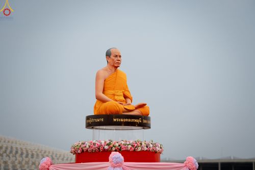 ภาพ No.90121:พิธีปลูกทรัพย์บานชื่น  เนื่องใน 139 ปี วันคล้ายวันเกิดด้วยรูปกายเนื้อ พระมงคลเทพมุนี (สด จนฺทสโร) พระผู้ปราบมาร วันอังคารที่ 10 ตุลาคม พ.ศ. 2566 ณ วัดพระธรรมกาย จ.ปทุมธานี