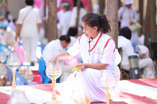 ภาพ No.301412:ภาพเบื้องหลังอาสาสมัครรวมใจ ชุดที่ 4 ในโครงการธรรมยาตรา กตัญญูบูชา มหาปูชนียาจารย์ พระมงคลเทพมุนี(สด จนฺทสโร) พระผู้ปราบมาร อนุสรณ์สถาน 7 แห่ง ปีที่ 14