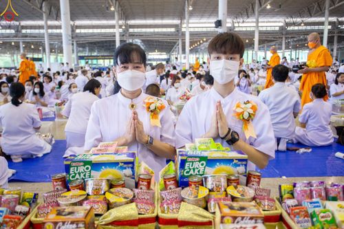 ภาพ No.78847:พิธีตักบาตร ข้าวสารอาหารแห้ง พิธีบูชาข้าวพระ ในวันอาทิตย์ต้นเดือนที่ 2 เมษายน พ.ศ. 2566