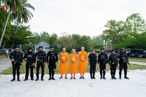 ภาพ No.311036:วันพฤหัสบดีที่ 26 กุมภาพันธ์ พ.ศ. 2569 พิธีถวายสังฆทานแด่คณะสงฆ์ 323 วัด ปีที่ 22 ครั้งที่ 182 พิธีมอบกองทุนหนุนแรงใจช่วยครูใต้ ปีที่ 19 ครั้งที่ 145 และพิธีทำบุญอุทิศส่วนกุศลให้ผู้วายชนม์