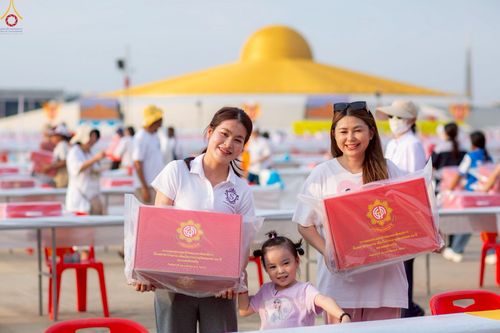 ภาพ No.225058:วันที่ 20 - 27 เมษายน พ.ศ. 2568 "ภาพแห่งความปลื้มที่ไม่มีวันจบ" คณะสงฆ์สามเณร เจ้าหน้าที่ และสาธุชน ร่วมแรงร่วมใจกันเตรียมงานและเก็บงาน เพื่อวันคุ้มครองโลก พิธีถวายมหาสังฆทานคณะสงฆ์ 40,000 กว่าวัดทั่วประเทศ