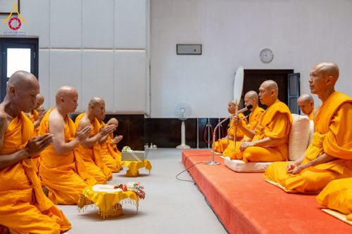 ภาพ No.244787:วันเสาร์ที่ 6 กันยายน พ.ศ. 2568 พิธีถวายบาตร บรรพชา อุปสมบทของนาคธรรมทายาท โครงการอุปสมบทหมู่บูชาธรรมครบรอบ 108 ปี  วันครูผู้ค้นพบวิชชาธรรมกาย ณ โบสถ์พระไตรปิฎก วัดพระธรรมกาย