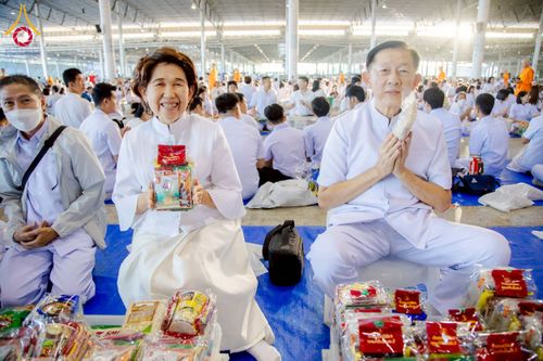 ภาพ No.276997:วันอาทิตย์ที่ 7 ธันวาคม พ.ศ. 2568 พิธีตักบาตรอาทิตย์ต้นเดือน ณ บ้านแก้วเรือนทองคุณยายฯ วัดพระธรรมกาย