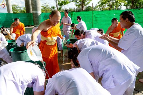 ภาพ No.228519:วันเสาร์ที่ 7 มิถุนายน พ.ศ. 2568 พิธีปลงผมโครงการอุปสมบทหมู่ธรรมทายาท ระดับอุดมศึกษา รุ่นที่ 52 ภาคฤดูฝน ณ วิหารคด 9 วัดพระธรรมกาย