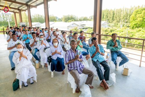ภาพ No.149432:พิธีทักษิณานุปทานแด่บรรพชนตระกูลผ่องสวัสดิ์ และหมู่ญาติที่ล่วงลับไปแล้ว ประจำปี ครั้งที่ 19 วันพฤหัสบดีที่ 22 สิงหาคม พ.ศ. 2567 ณ พระมหาเจดีย์ทัตตชีโว ศูนย์อบรมเยาวชนกาญจนบุรี