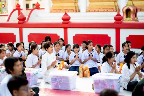 ภาพ No.234383:วันพฤหัสบดีที่ 24 กรกฎาคม พ.ศ. 2568 พิธีถวายสังฆทานแก่คณะสงฆ์ 323 วัด , พิธีมอบกองทุนหนุนแรงใจช่วยครูใต้ , พิธีทำบุญส่วนกุศลแด่ผู้วายชนม์ ในเหตุการณ์ความไม่สงบ 4 จังหวัด ชายแดนภาคใต้ (ปัตตานี , ยะลา , นราธิวาส , สงขลา) ปีที่ 21 ครั้งที่ 179 ณ วัดเวฬุวัน 